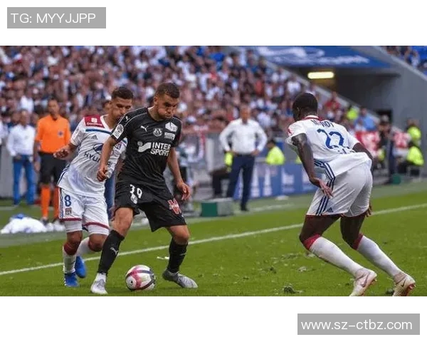 命运的十字路口:法乙波城1-2憾负亚眠,拉维尔的坚守与蜕变 命运的十字路口:法乙波城1-2憾负亚眠,拉维尔的坚守与蜕变